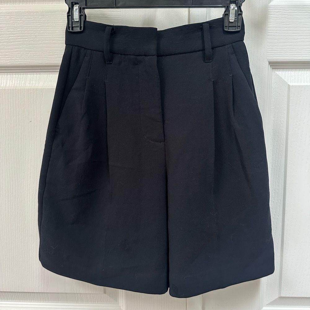 Aritzia Effortless Shorts Black